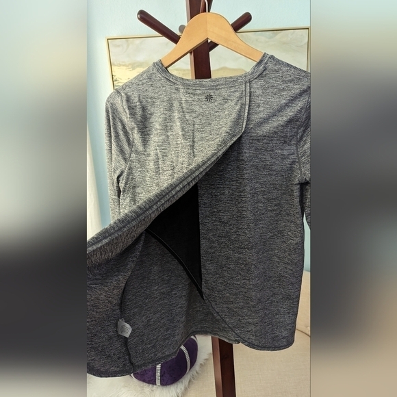 Athleta Woman's Gray Open Cross Back Top Size S. - Picture 11 of 13